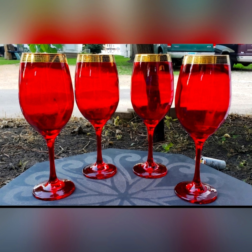 New in Box Never Used Stem Wine Glasses